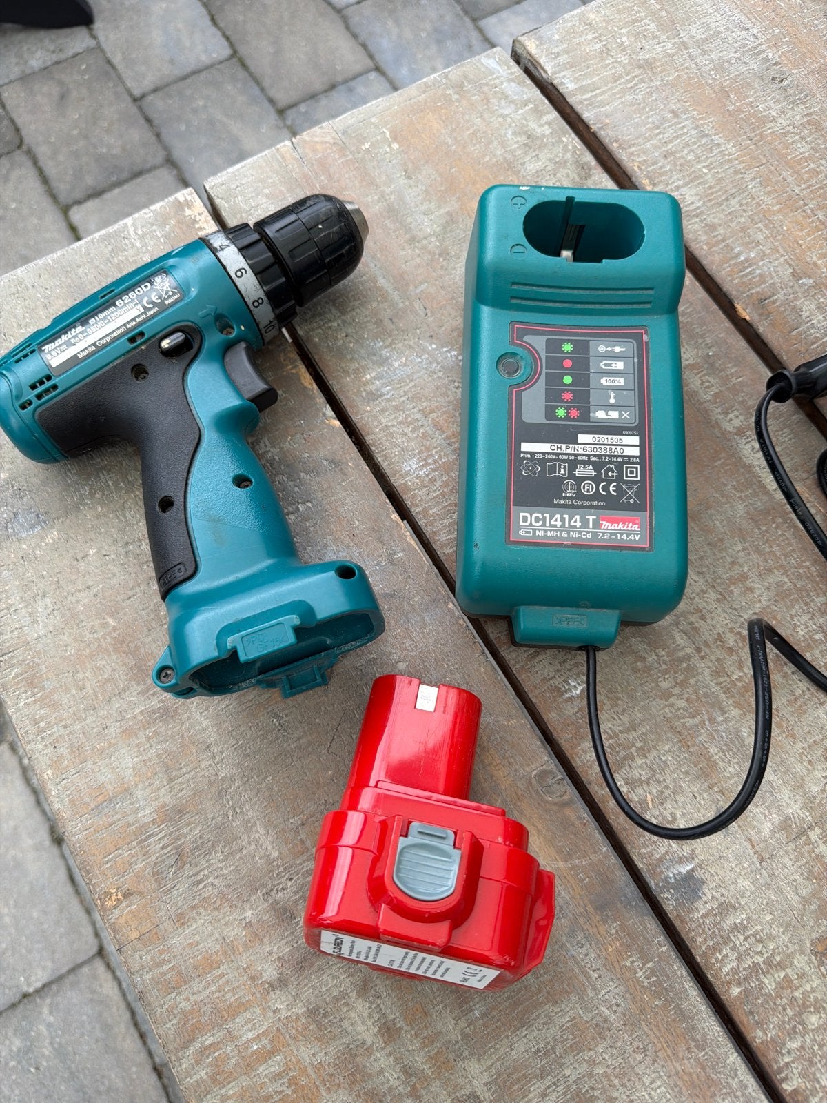 Makita Boormachine 6260D met lader en accu, Boormachine, Gebruikt, Variabele snelheid, Ophalen of Verzenden