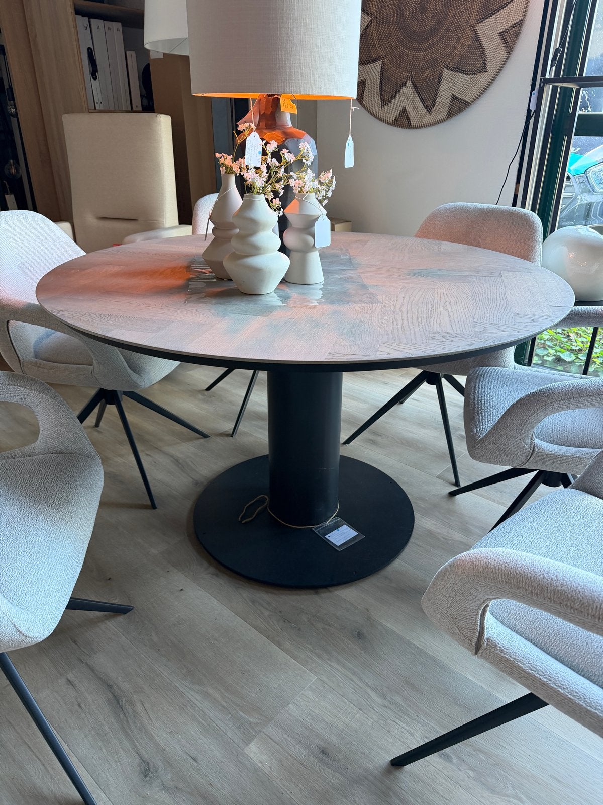 Ronde PMP eettafel visgraat blad - Showroomopruiming, Huis en Inrichting, Ophalen, 100 tot 150 cm, Rond, Nieuw