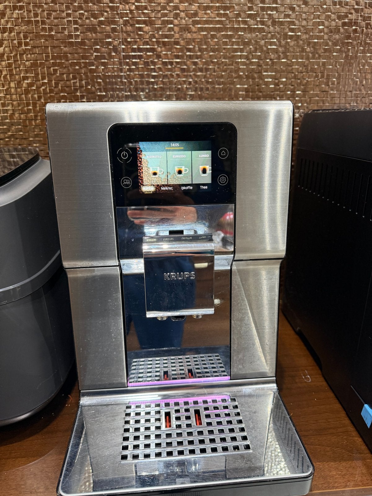 Krups volautomatische espressomachine met melkopschuimer, Afneembaar waterreservoir, Espresso apparaat, Zo goed als nieuw, 2 tot 4 kopjes