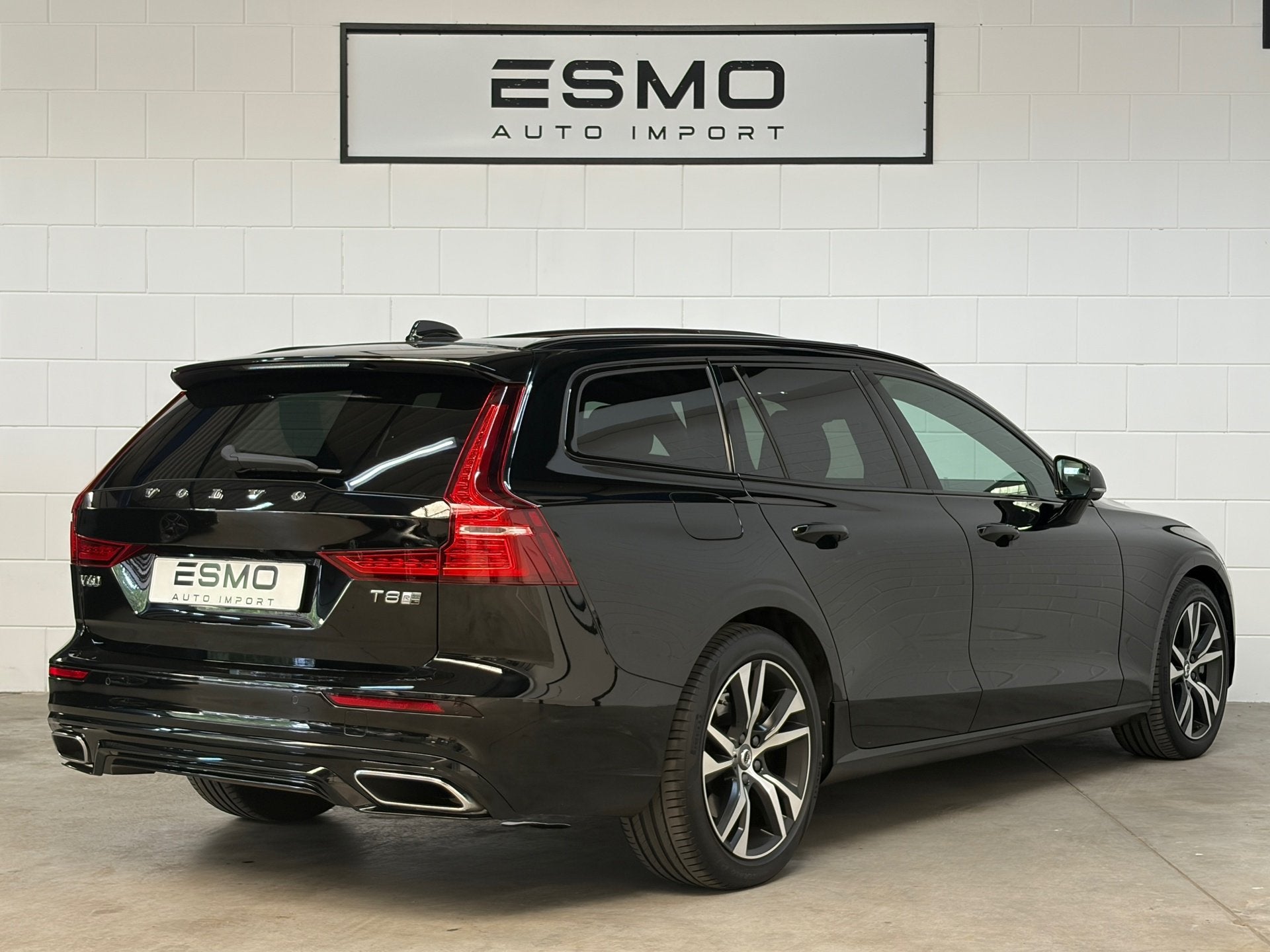 Volvo V60 2.0 T8 Recharge AWD R-Design Panoramadak HUD 360 C, Auto's, Automaat, Gebruikt, Zwart, 4 cilinders