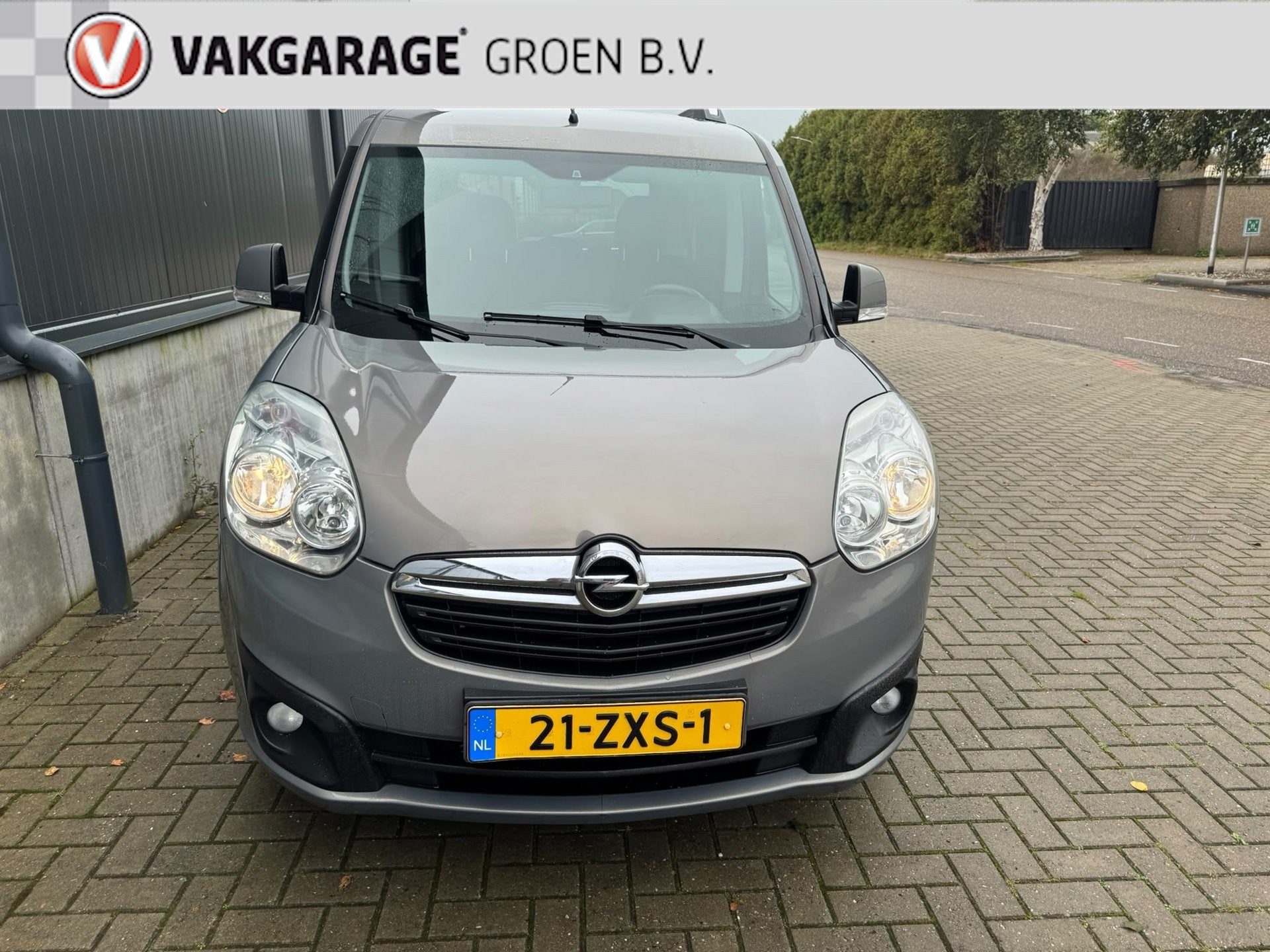 Opel Combo Tour 2.0 CDTI L1H1 Cosmo / climate / cruise / tre, Voorwielaandrijving, Euro 5, Zwart, Bruin