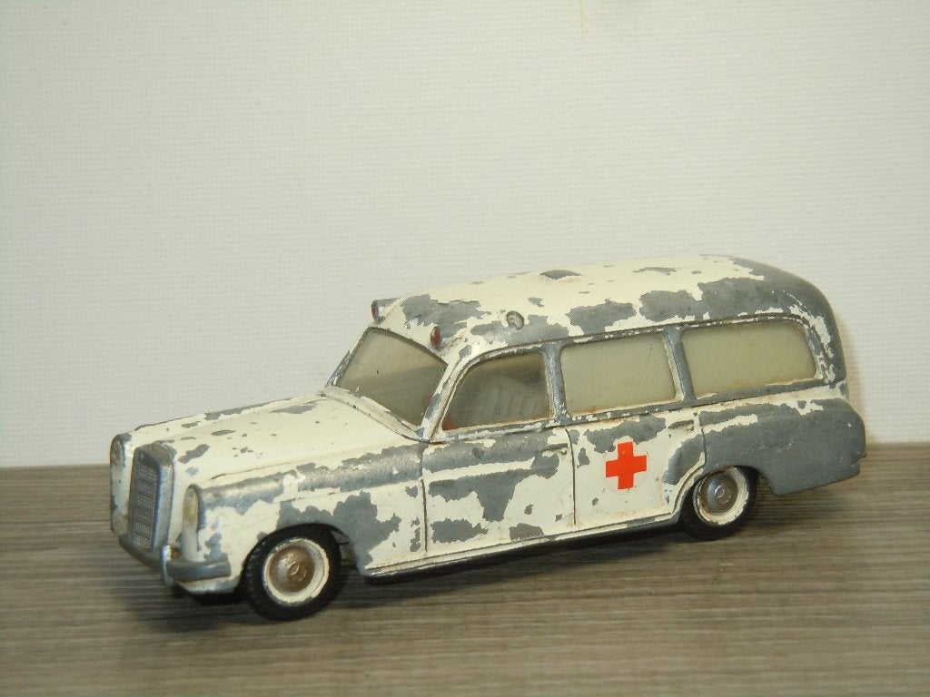 Mercedes 220S Ambulance - Tekno 731 / 32 Denmark, Hobby en Vrije tijd, Gebruikt, Auto, Verzenden, Denemarken