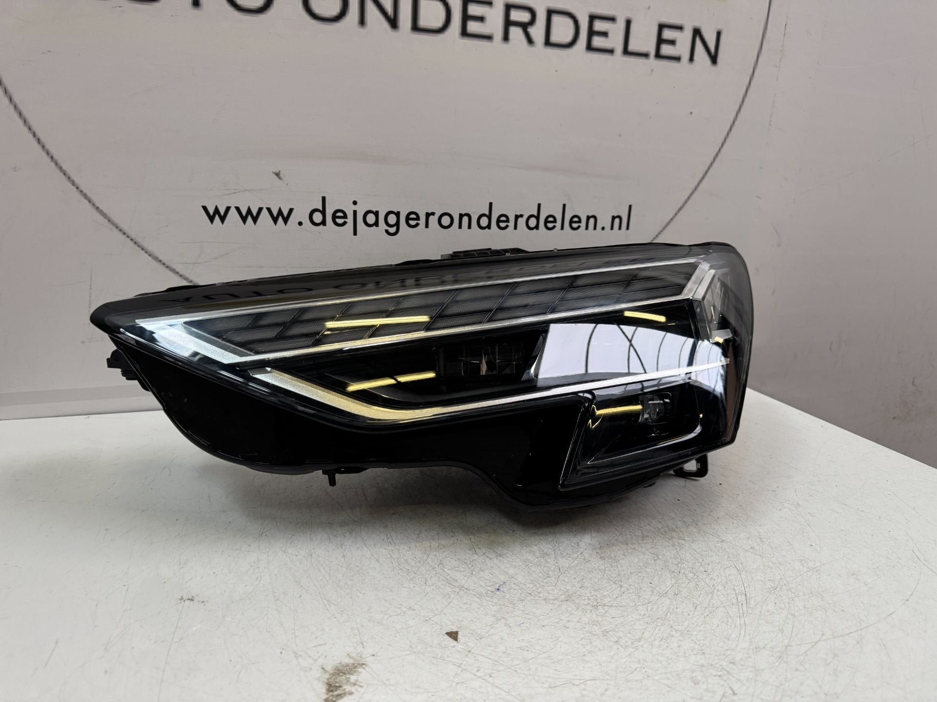 AUDI A3 8Y FACELIFT VOL LED KOPLAMP LINKS 8Y0941033D, Auto-onderdelen, Gebruikt, AUDI AG, Auto-Union-Strasse 1
85045  Ingolstadt, DE