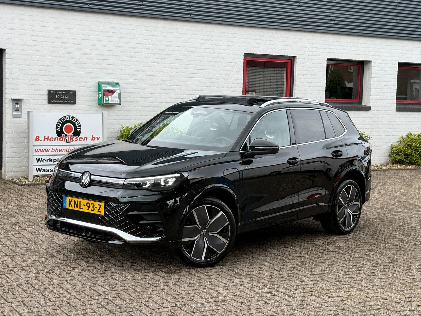 VOLKSWAGEN Tiguan 1.5 eHybrid 272pk DSG-6 R-Line Edition/ Pa, 4 cilinders, 2000 kg, Zwart, Plug-in hybride