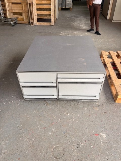 BEKS Vloerlade (2562) L111 B133 H51 €649, Auto diversen, Auto-accessoires, Ophalen, Zo goed als nieuw, Info@laaiin.nl, Laaiin