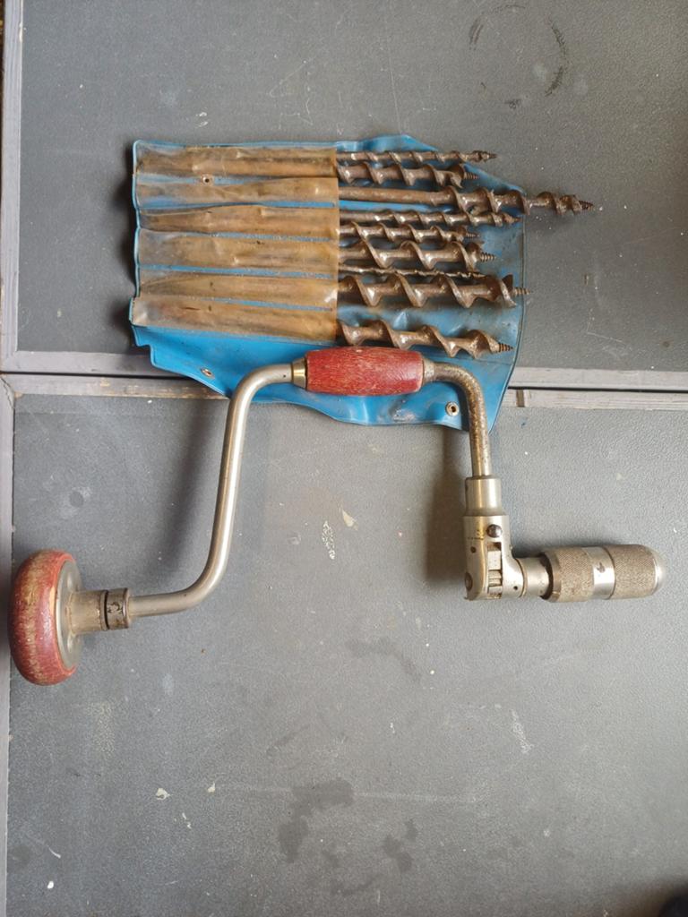 Vintage handboor ( booromslag) met borenset, Ophalen of Verzenden, Gebruikt
