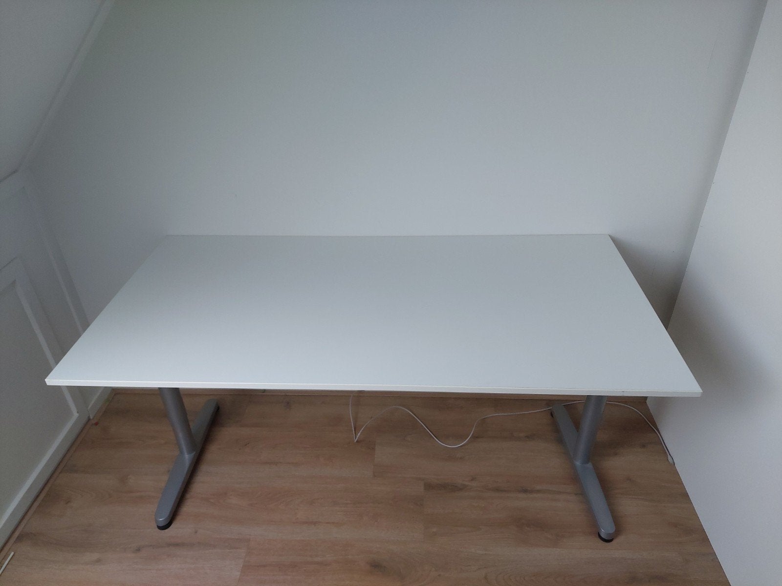 Ikea bureau Galant 160x80 cm (verstelbare poten/wit), Ophalen, Gebruikt, In hoogte verstelbaar, Metaal
