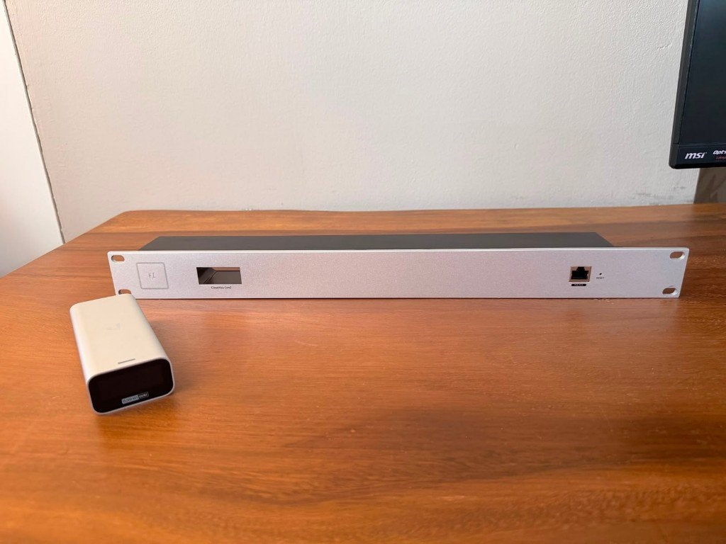 Ubiquiti UniFi Cloud Key Gen2 (UCK-G2) inclusief rackmount, Computers en Software, Ophalen of Verzenden, Zo goed als nieuw, Router