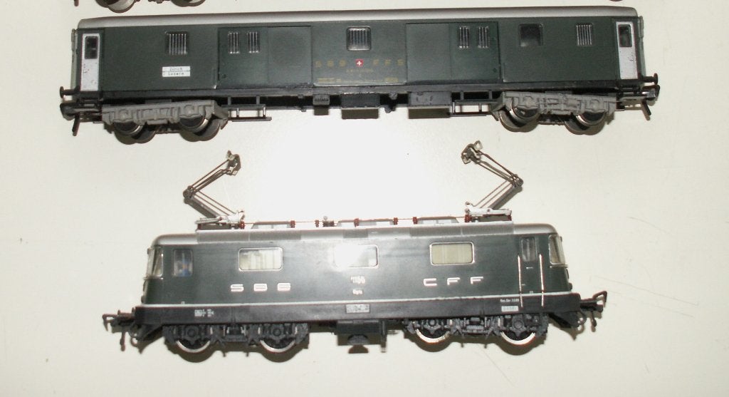 Fleischmann - Zwitserse SBB-FFS treinsetje E-loc + 1 wagon, Hobby en Vrije tijd, Modeltreinen | H0, Gelijkstroom, Fleischmann