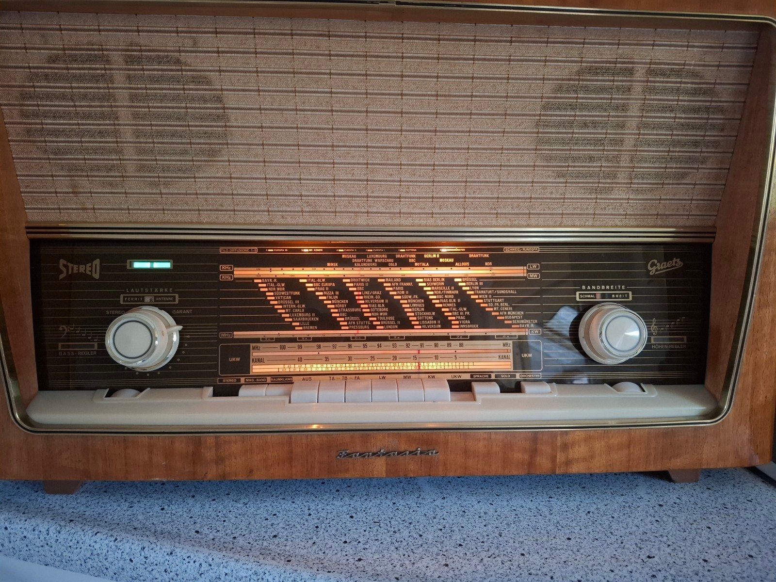 prachtig radio speelt goed fm, Ophalen