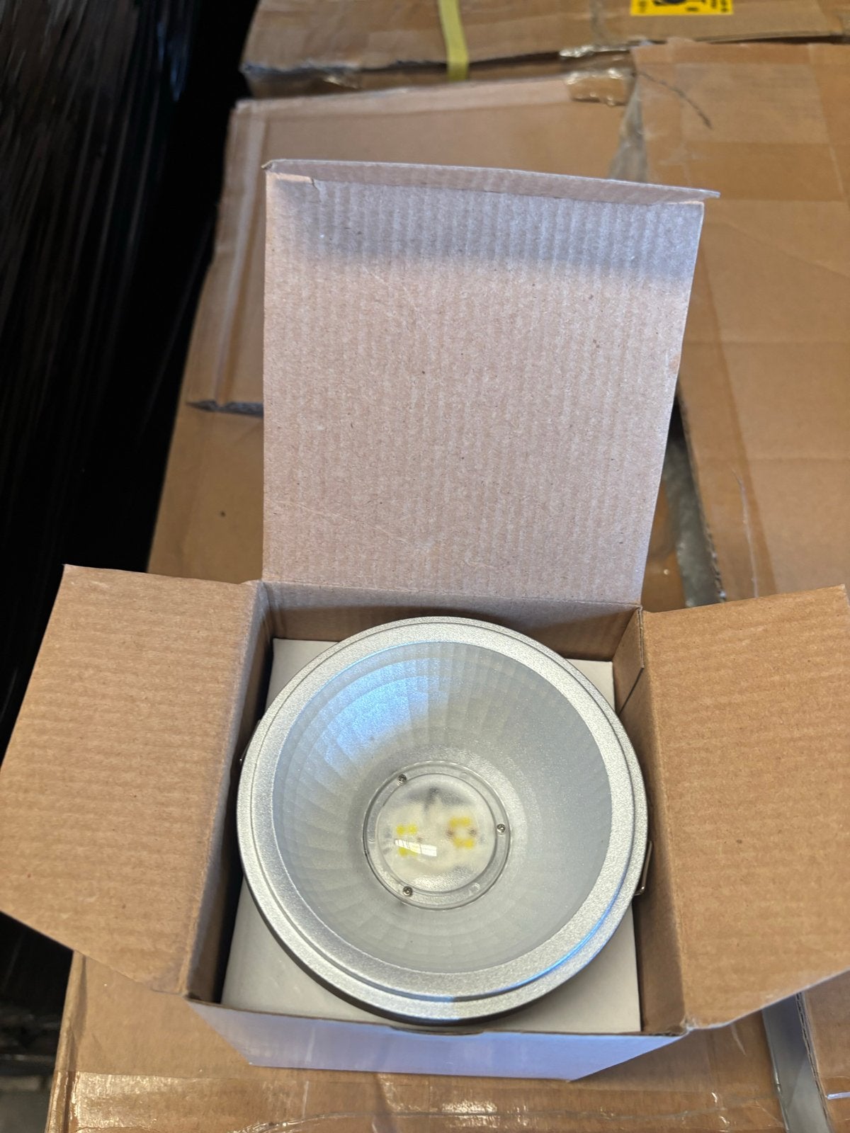 Partij 2400 LED verlichting 600 en 800 lumen E27, Wit, Overige merken, Nieuw, E27 (groot)