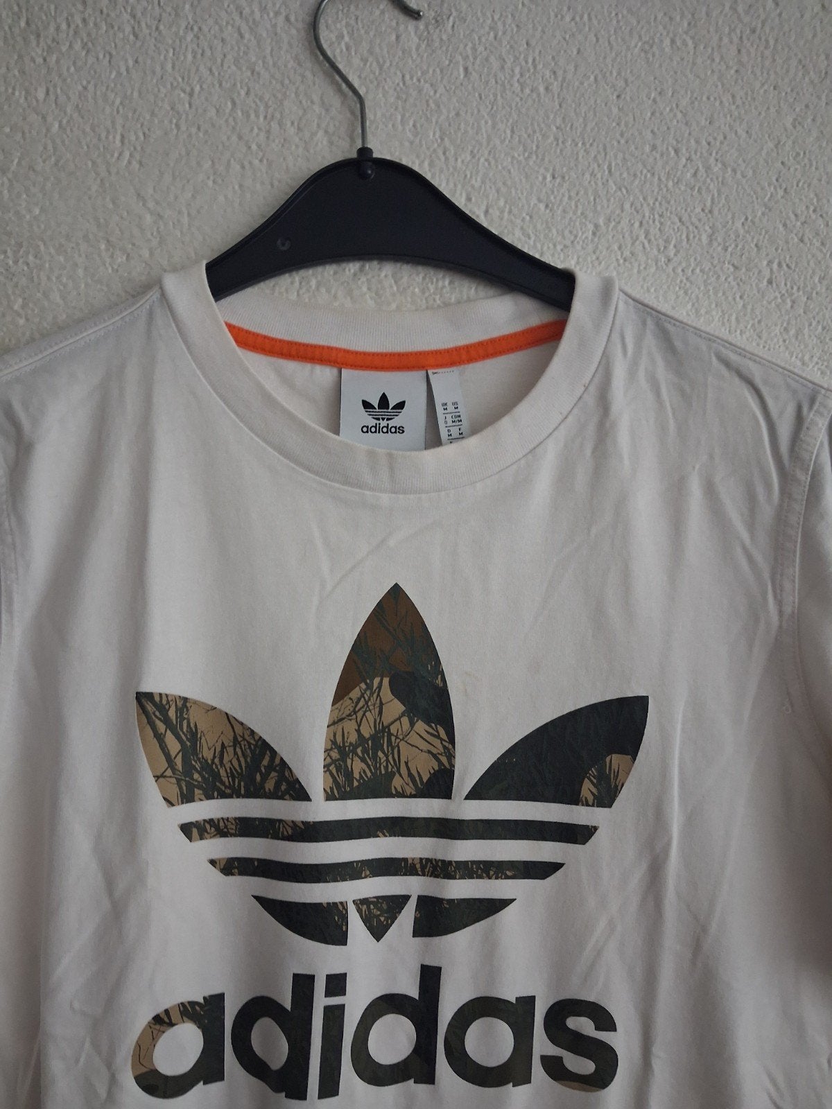 Adidas T-shirt met camouflage Trefoil logo Maat M, Kleding | Heren, T-shirts, Maat 48/50 (M), Wit, Ophalen of Verzenden, Zo goed als nieuw