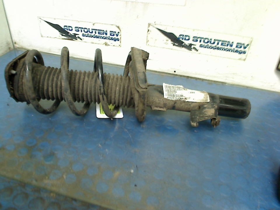 Veerpoot Links Voor Volvo V40 (MV) (2014-05/2019-08) 3084810, Gebruikt, Siegburger Straße 229, Köln 50679, , Duitsland, Info@volvocars.com