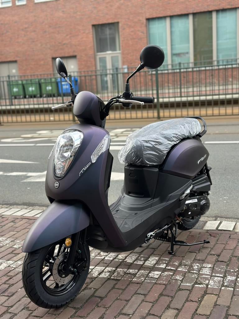 Sym Mio 50I Scooter E5+ 45KM 2026 ( Sym ), Fietsen en Brommers, Scooters | SYM, Nieuw, Mio, Benzine, Ophalen of Verzenden