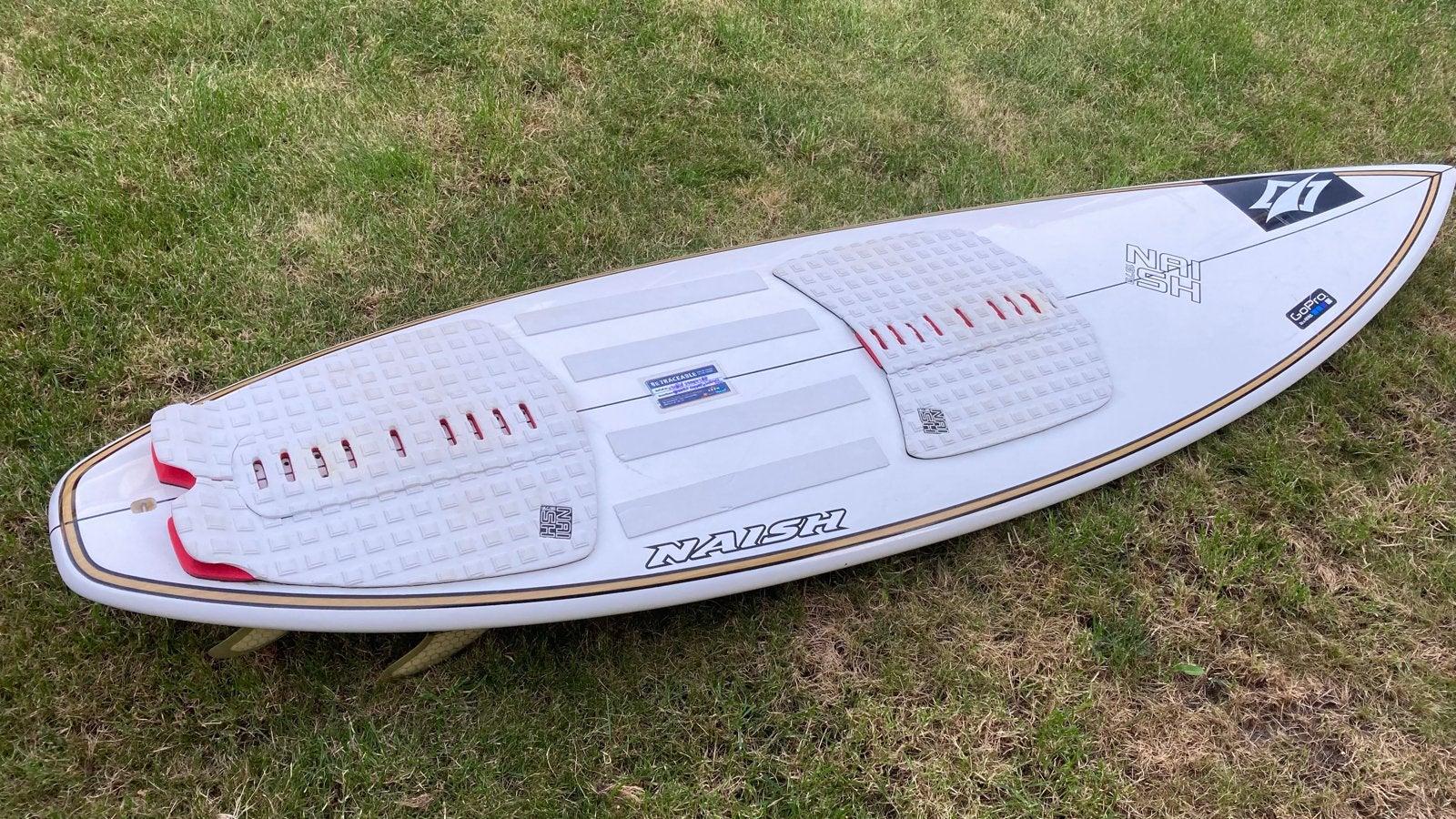 Naish Custom Global Kite Surfboard 5'7" incl. hoes, Watersport en Boten, Kitesurfen, Directional, Ophalen, Gebruikt, Kiteboard