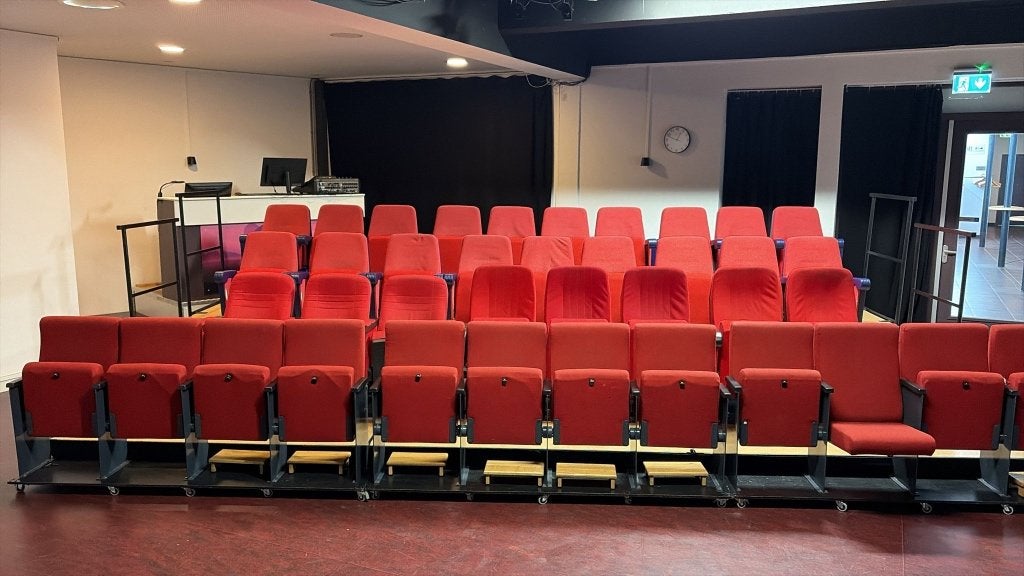 Bioscoopstoelen 1-39 stuks, Ophalen, Stof, Gebruikt, Bioscoop, theater