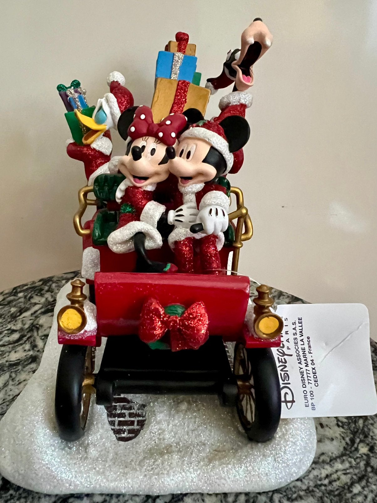 Disney Parks Santa Mickey Car Kerst Beeldje, Diversen, Kerst, Ophalen, Zo goed als nieuw