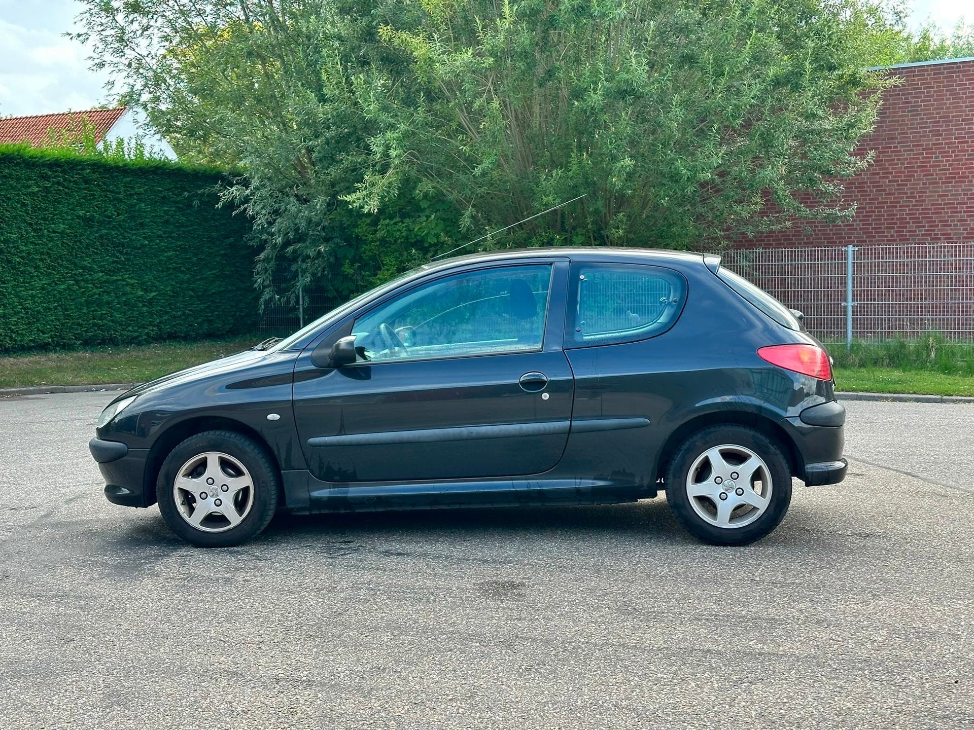 Peugeot 206 1.4 Air-line Airco*24-08-2027 APK*NAP*LM velgen*, Auto's, Voorwielaandrijving, 31 €/maand, 4 cilinders, Zwart