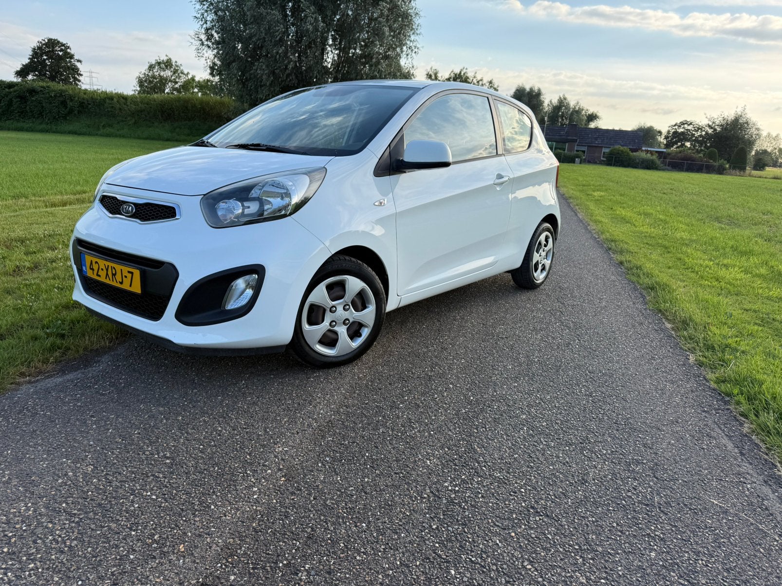 Kia Picanto 1.2 Cvvt 3-DRS 2013 Wit nw apk airco!!, Auto's, Voorwielaandrijving, 4 cilinders, 400 kg, Origineel Nederlands