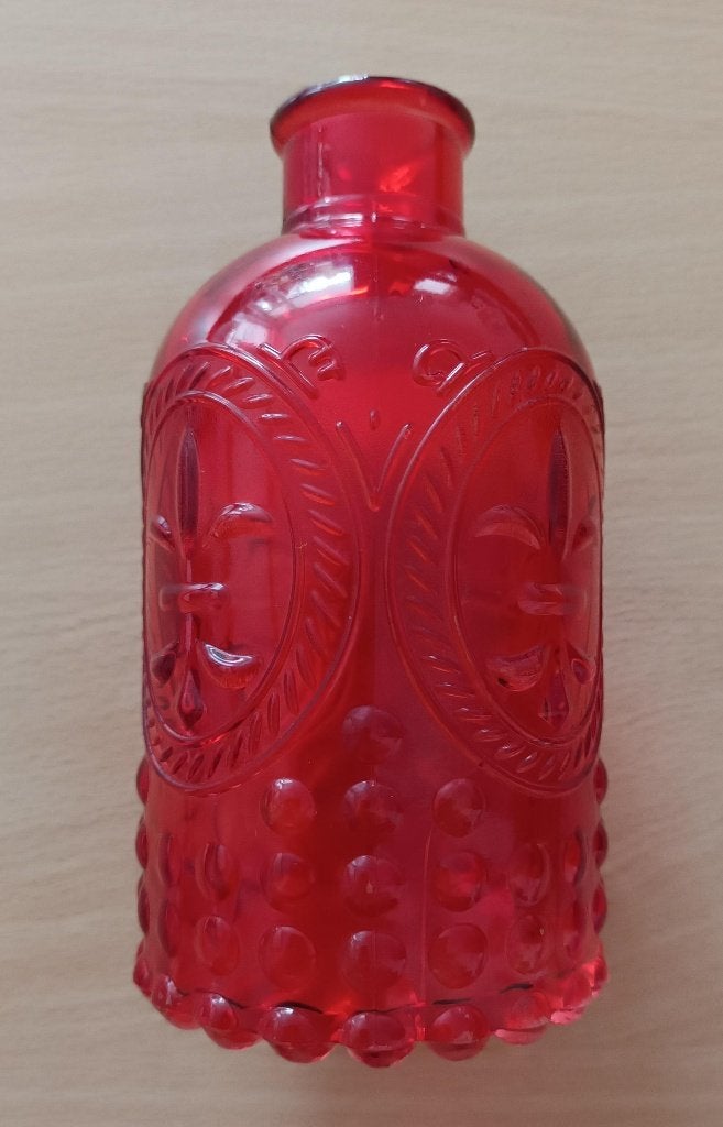 Vintage rood glazen flesje versierd met reliëf fleur-de-lis, Ophalen of Verzenden
