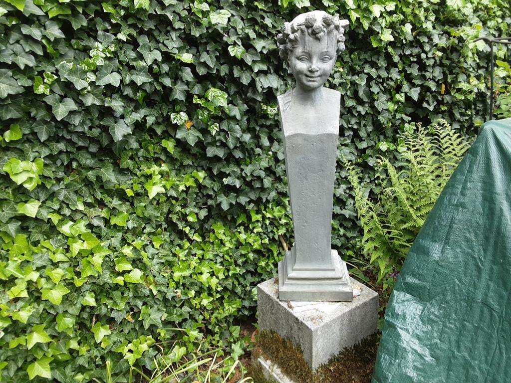 Fraai tuinbeeld van Rita jordens, Ophalen, Fontein