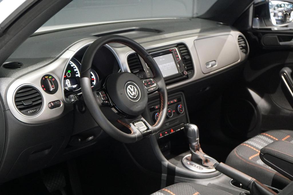Volkswagen Beetle Cabriolet 1.2 TSI Club + CAMERA / XENON /, Stof, 4 cilinders, Cabriolet, 4 stoelen