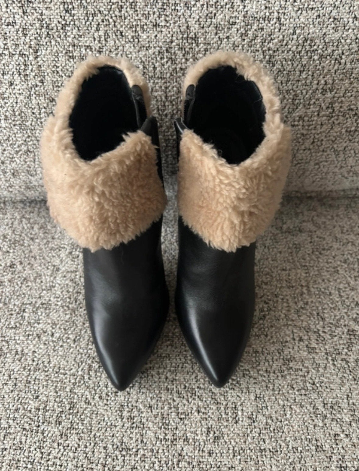 Zwarte pumps met nepbont, Pumps, Zwart, Nieuw, Ophalen of Verzenden