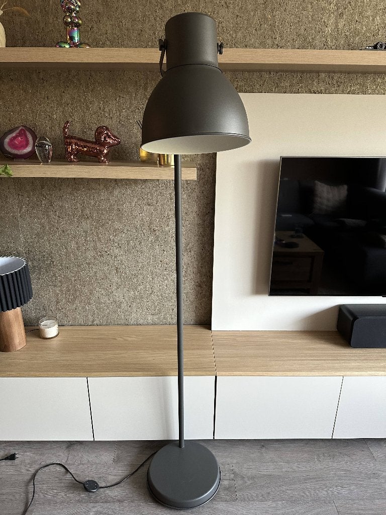 Zwarte IKEA Hektar Staande Lamp / Vloerlamp (180 cm), Huis en Inrichting, Lampen | Vloerlampen, Ophalen, Gebruikt, E27 (groot)