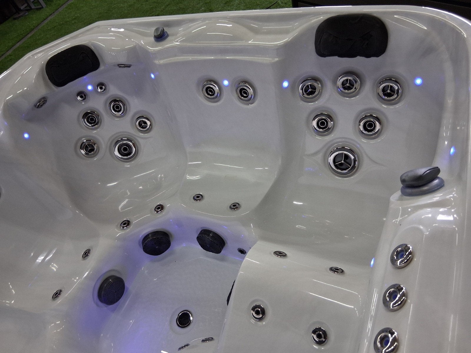 Foto 6 van Balboa jacuzzi 2 ligplaatsen audio spa + bezorging&garantie