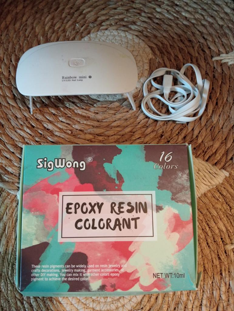 Complete Epoxy Resin Knutselset met UV Lamp en Mallen, Handgemaakt, Meerkleurig, Ophalen of Verzenden, Zo goed als nieuw