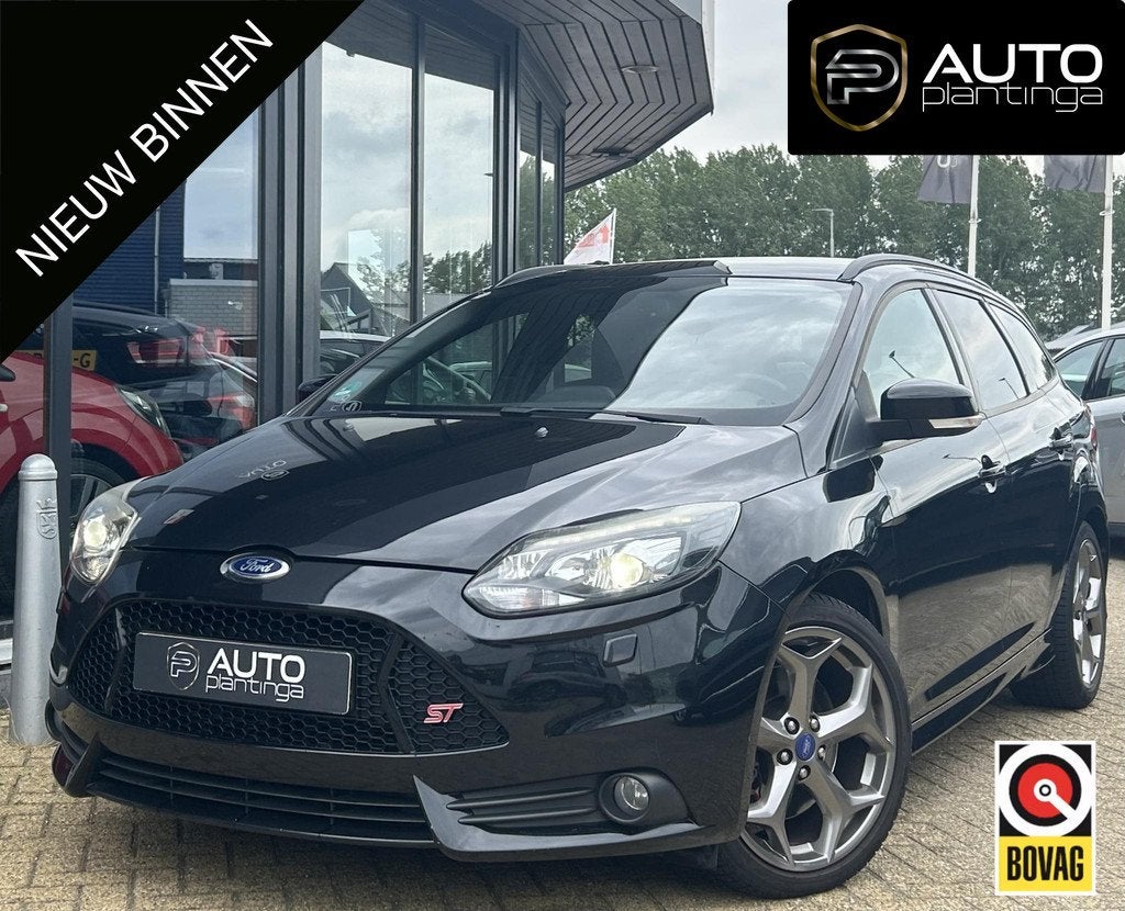 Ford Focus Wagon 2.0 EcoBoost ST-3 250PK | Onderhoudshistori, Euro 5, Gebruikt, 4 cilinders, Zwart
