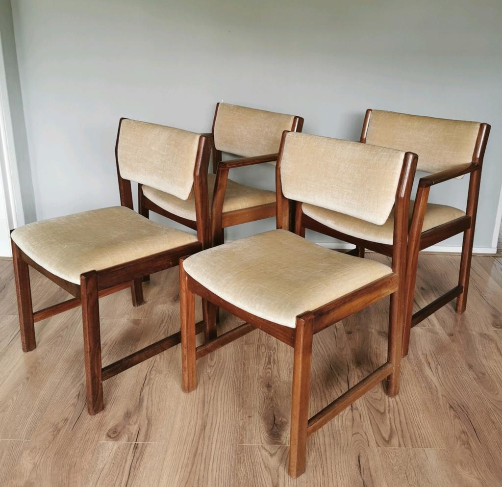 Set van 4 vintage mid-century eetkamerstoelen., Huis en Inrichting, Stoelen, Ophalen, Gebruikt, Bruin
