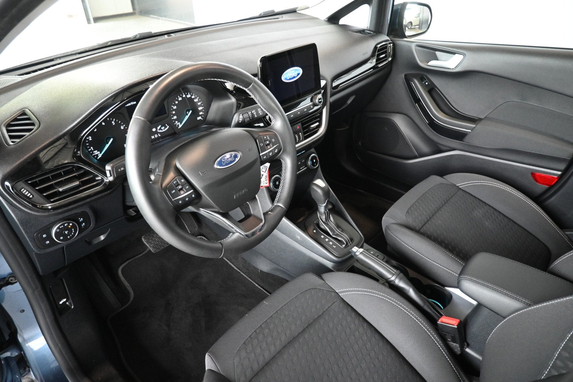 Ford Fiesta 1.0 EcoBoost Titanium Automaat Clima Navigatie L, Auto's, Stof, Gebruikt, Met garantie (alle), Blauw
