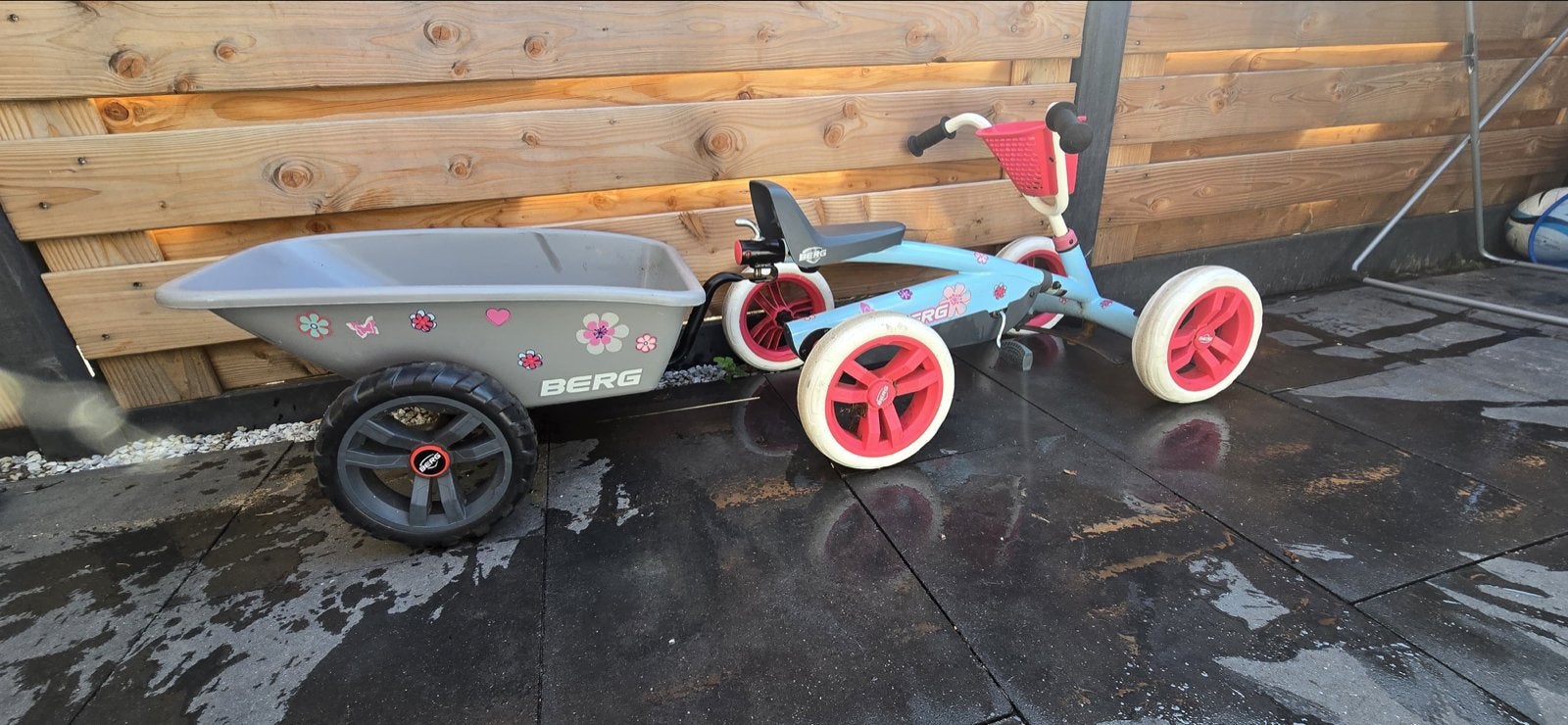 Skelter Buzzy Bloom met aanhanger 125,-!, Kinderen en Baby's, Speelgoed | Buiten | Skelters, Ophalen, Gebruikt, Berg, Met kar of aanhanger