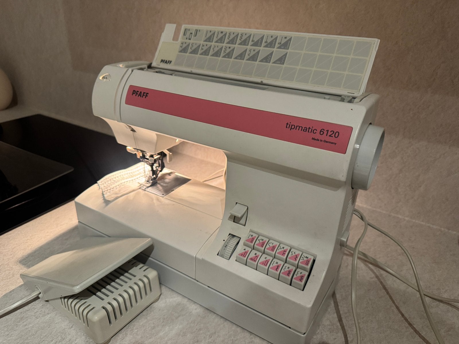 Pfaff Tipmatic 6120 Naaimachine met IDT – Made in Germany, Ophalen of Verzenden, Zo goed als nieuw, Naaimachine, Pfaff