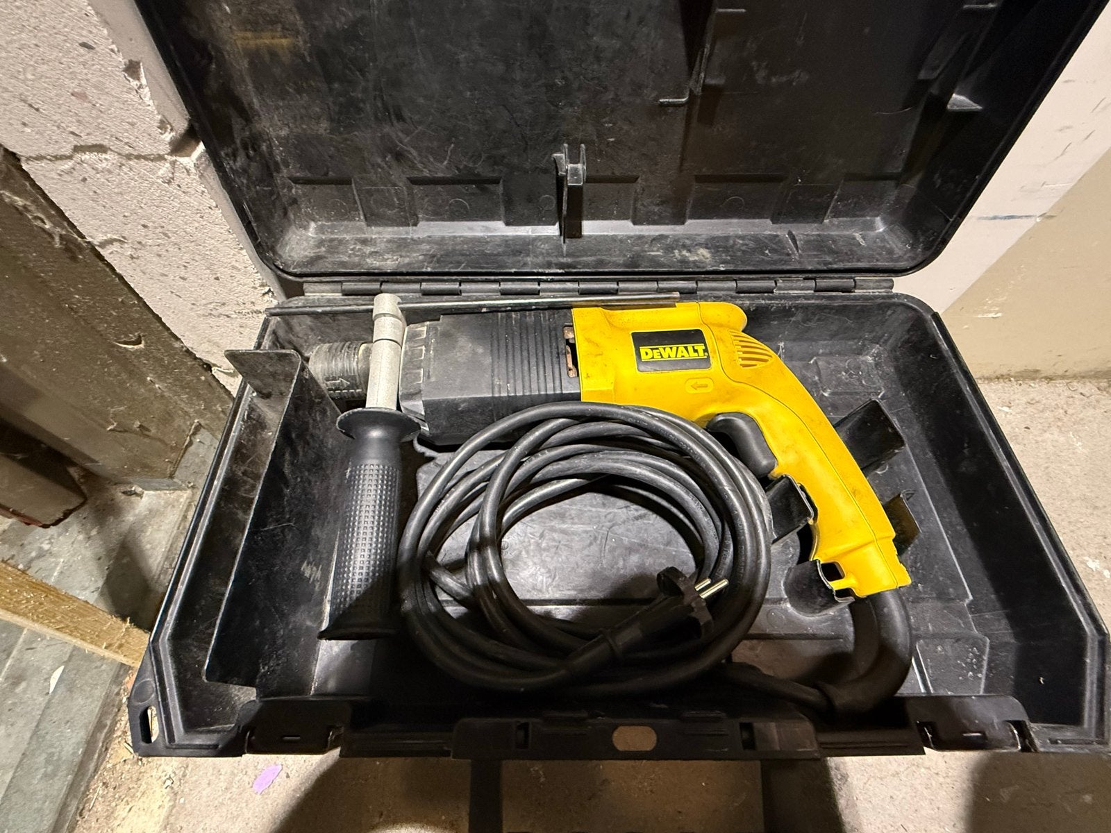 DeWalt Boorhamer DW562-QS 600W met koffer, Boor- en/of Breekhamer, Ophalen of Verzenden, Klopboormechanisme, Gebruikt