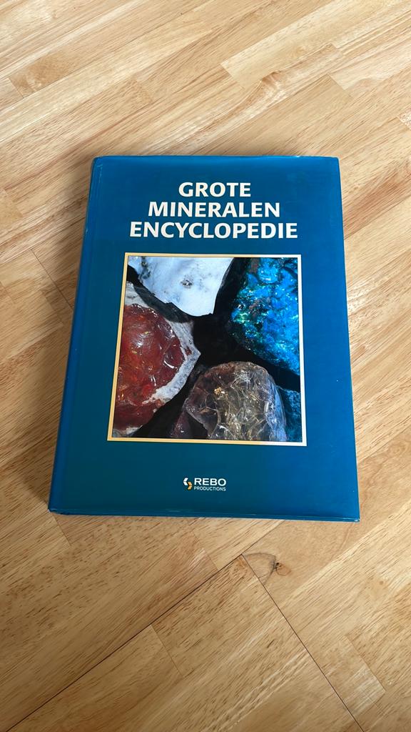 Grote Mineralen Encyclopedie - 519 bladzijdes, Boeken, Ophalen of Verzenden, Gelezen, Overige onderwerpen, Los deel