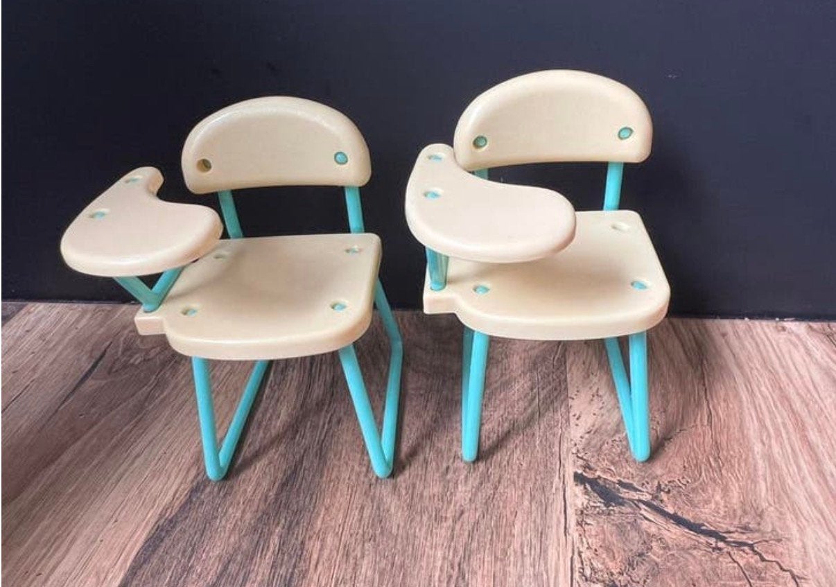 2 Mattel Barbie poppen schoolstoelen, Ophalen of Verzenden, Zo goed als nieuw, Barbie