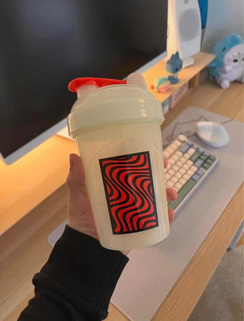 originele G-Fuel Pewdiepie Shaker Cup Red Glow in the Dark, Ophalen of Verzenden, Zo goed als nieuw, Poppenhuis