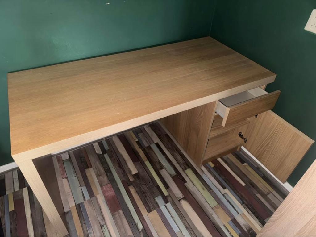 IKEA Malm bureau, Ophalen, Zo goed als nieuw