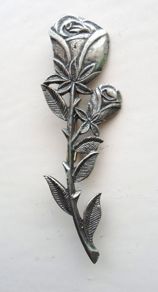 Broche roos. Tin 94%. Jaren '70. Zilverkleurig, Ophalen of Verzenden, Zo goed als nieuw, Zilver, Overige materialen