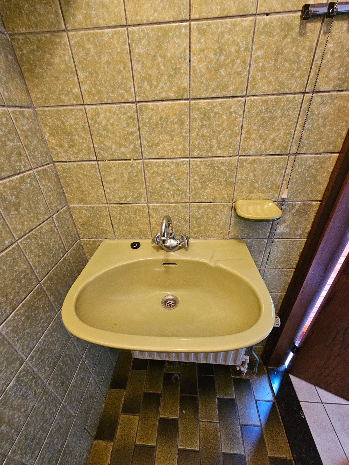 Vintage Groen Wastafel met Kraan - Jaren '70 Stijl, Ophalen, Gebruikt, Chroom, Wastafel
