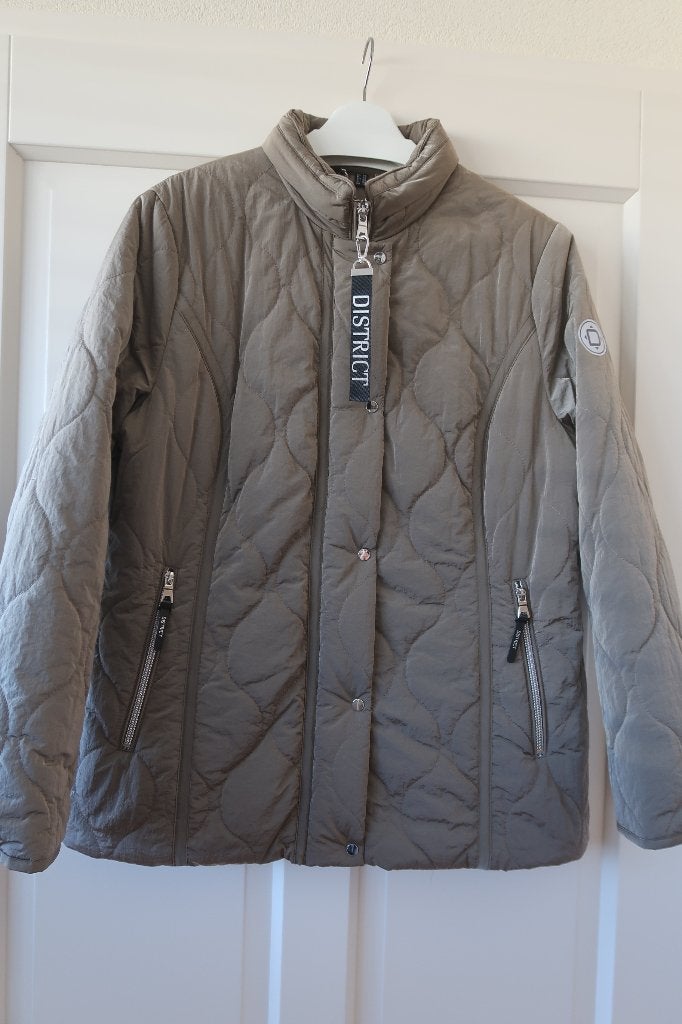 ALS NIEUW vlotte zandkleurige zomerjas merk District maat 46, Beige, Maat 46/48 (XL) of groter, Ophalen of Verzenden, Zo goed als nieuw