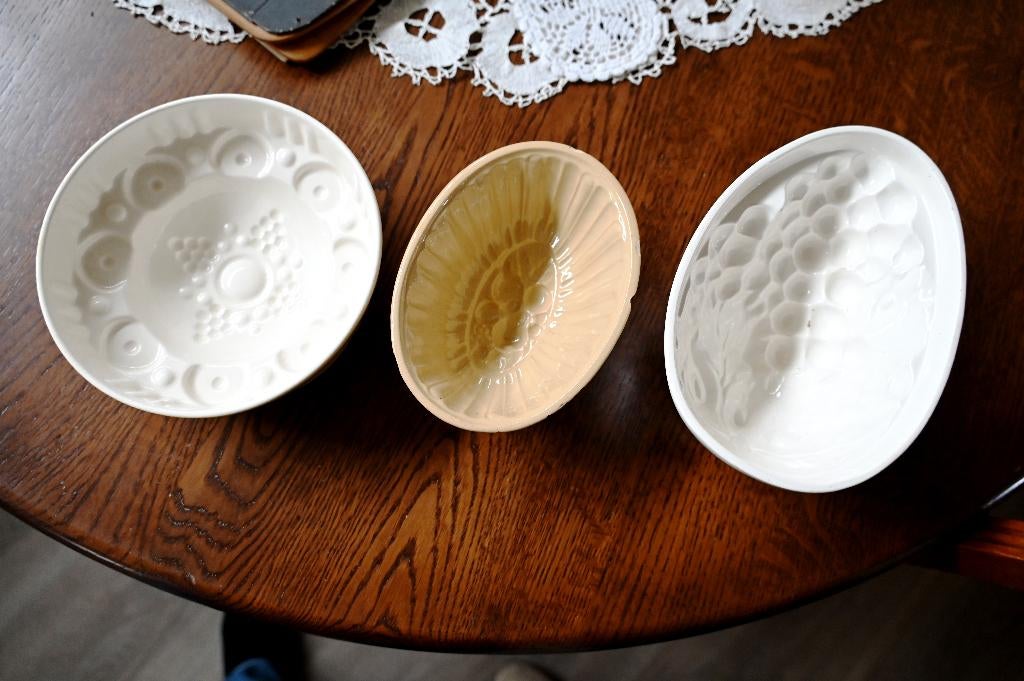 Puddingvormen o.a. pastel geel, Antiek en Kunst, Ophalen of Verzenden