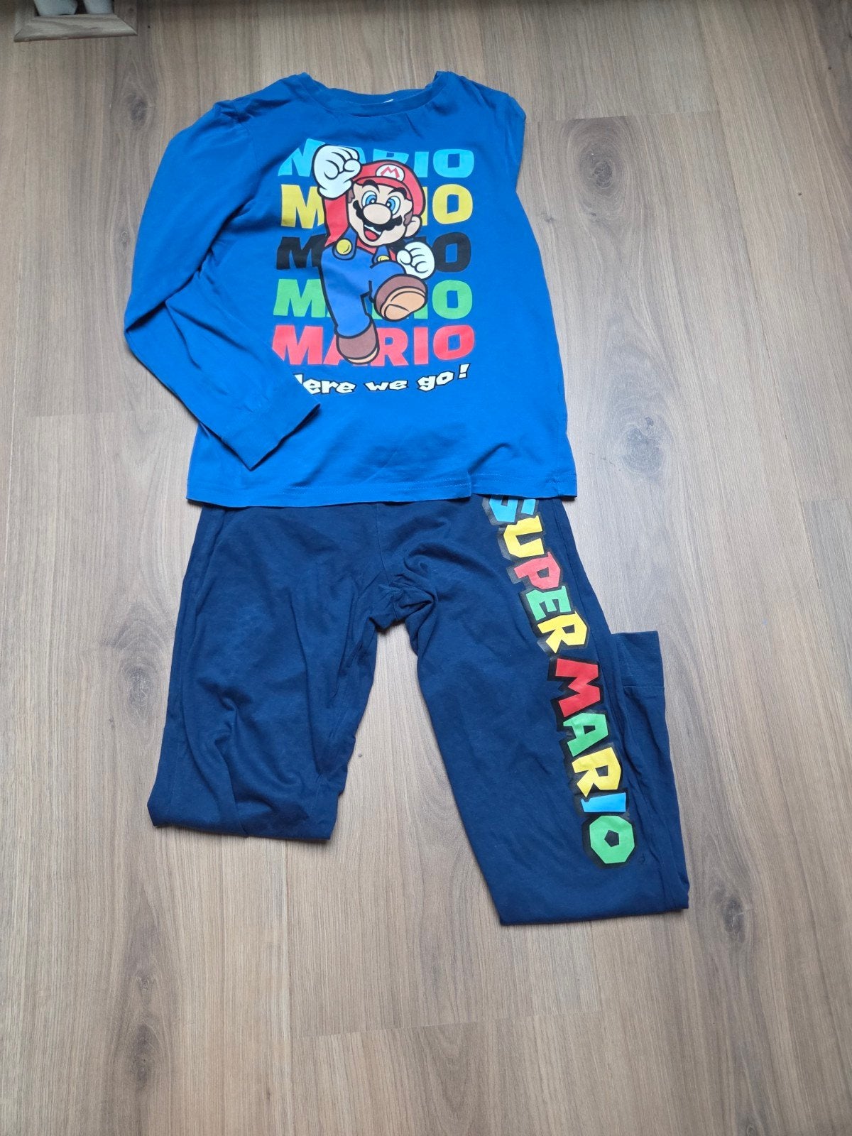 Lange pyjama van Super Mario, mt 134, Ophalen of Verzenden