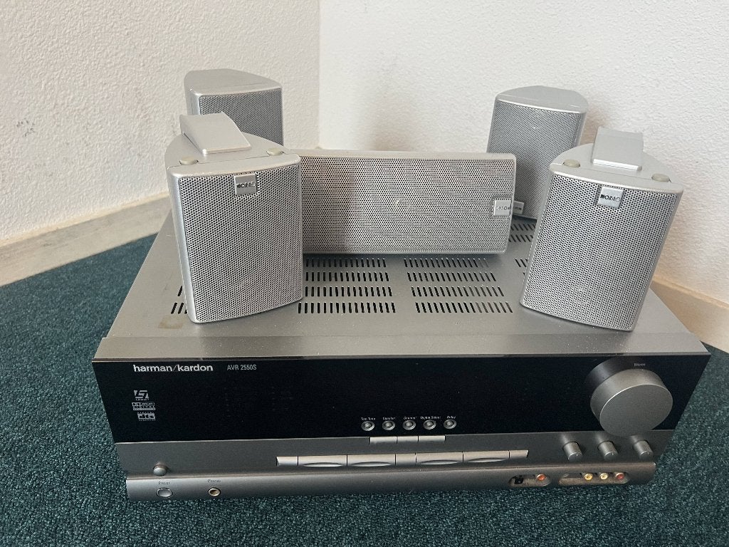 Offer: Harman Kardon AVR 2550S w/ Canton MX speakers, Audio, Tv en Foto, Versterkers en Receivers, Gebruikt, 120 watt of meer