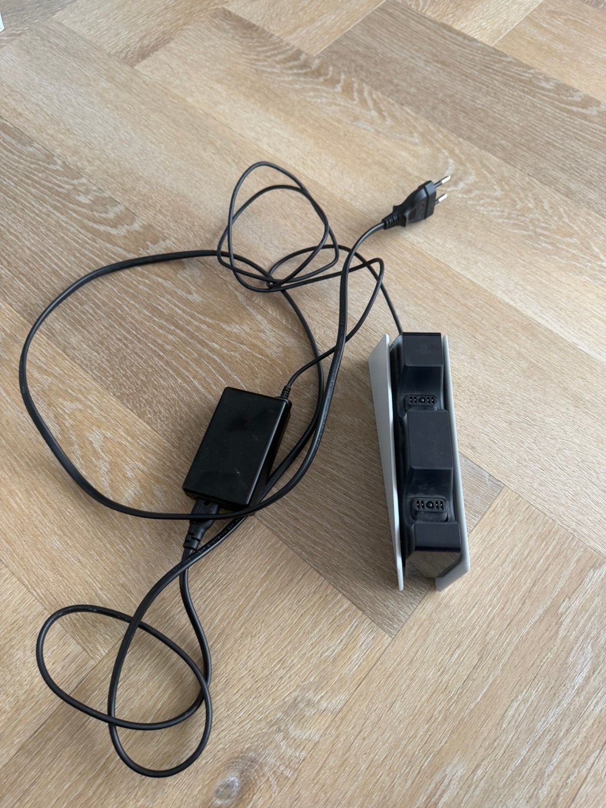 Ps5 dualsense laadstation & horizontale stand, Ophalen of Verzenden, Zo goed als nieuw, Controller