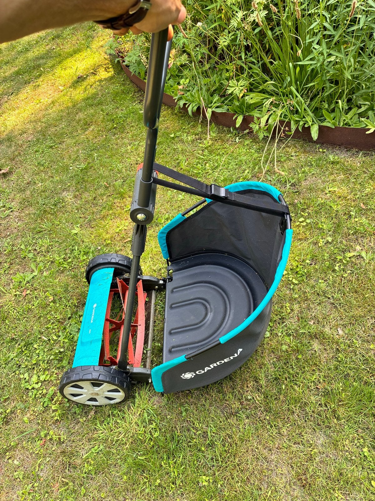 Gardena Handgrasmaaier type 330 met opvangbak, Ophalen, Handgrasmaaier, Zo goed als nieuw, Opvangbak