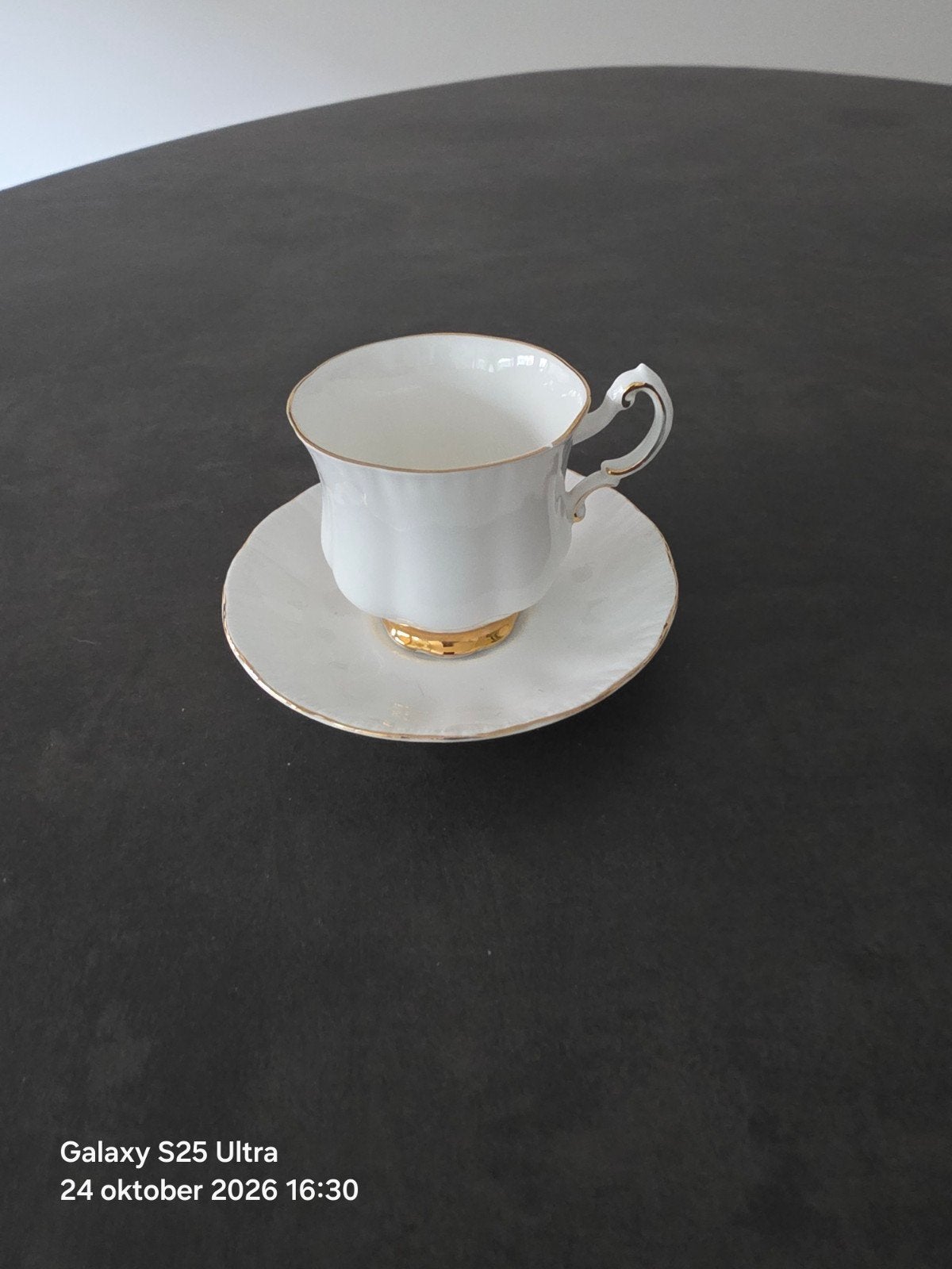 Antieke Elizabethaanse theekop en schotel - Fine Bone China, Ophalen