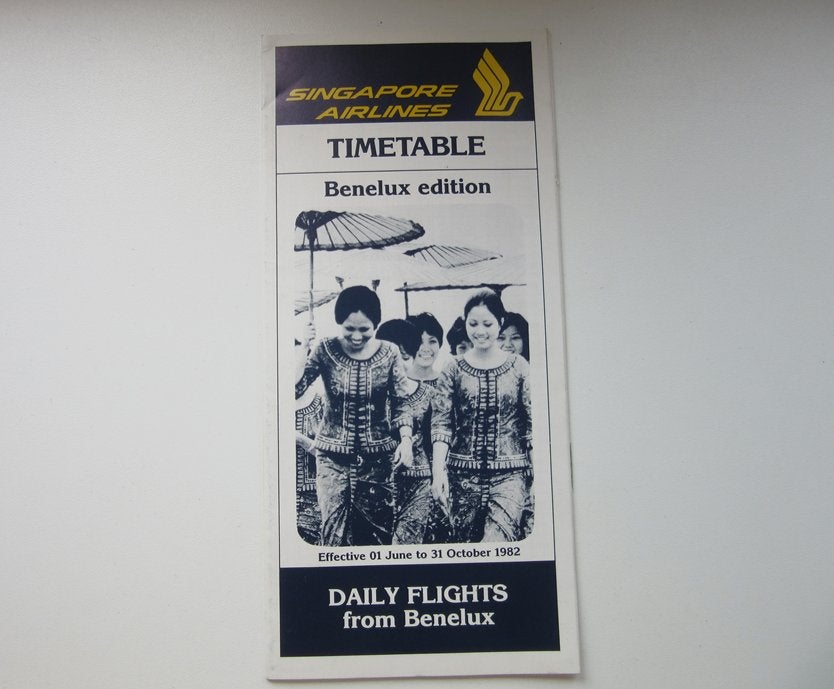 Singapore Airlines timetable ju-oct 1982 Benelux edition, Verzamelen, Luchtvaart en Vliegtuigspotten, Verzenden, Zo goed als nieuw